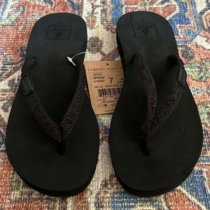 Reef Solid Black Cushion Bounce